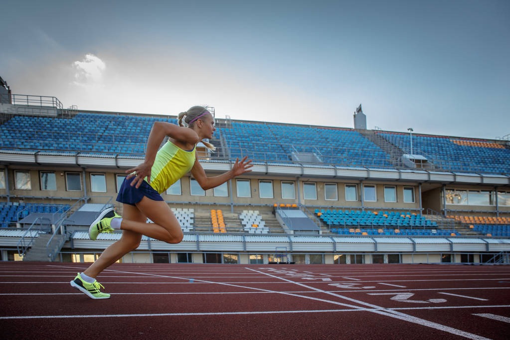 27日红黑榜：詹姆斯压哨绝杀步行者 对攻大战快船打崩尼克斯